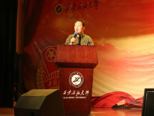 裙底偷拍
团委书记马小刚致辞.jpg